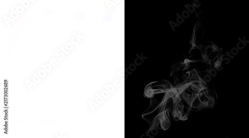 Fotografía Ethereal white smoke wisps on black background, realistic steam vapor trails, sw