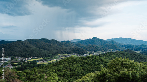 Fotografía 遠目に見た局所的に雨が降る様子