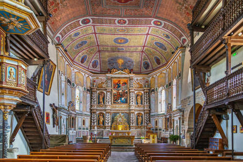 Fotografie Saint Etienne church interior facing the altar in Espelette, France