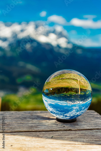 Foto Crystal ball alpine summer landscape shot with Mount Wilder Kaiser in the backgr