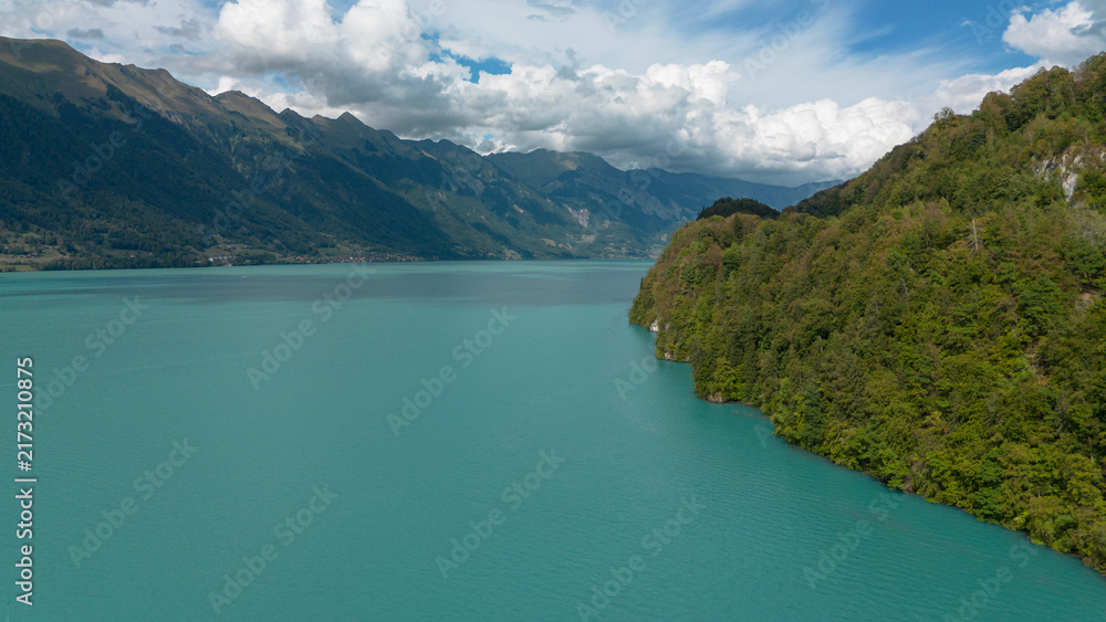 Obraz premium Turquoise Lake Brienz surrounded by the Swiss Alps, Switzerland