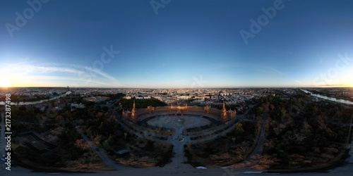 Cuadro en lienzo Aerial 360° drone panorama capturing the full semicircular architecture of Plaza