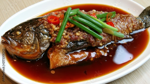 Zhejiang West Lake Vinegar Fish: Classic Hangzhou Dish, Sweet‑Sour Sauce and Traditional Cooking Features