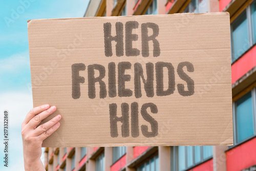 Fotografie "Her friends his" His social life became her network