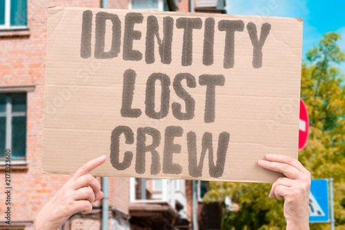 Canvastavla "Identity lost crew" His sense of self shifts