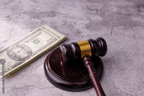 Cuadro en lienzo Clean view of a dark mahogany judge gavel positioned over twenty Dollar notes on