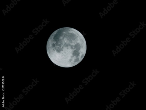 Foto full moon over black