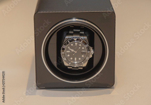 Foto Luxury Automatic Watch Winder Black Box Turning Slow