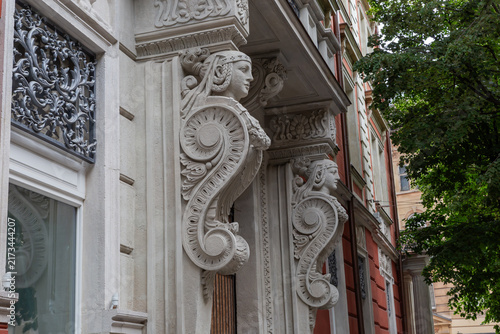 Bild auf Leinwand Historical building decoration in form of brackets with female mascarons