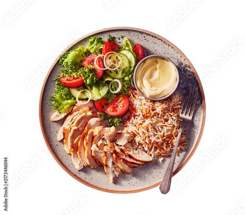 Konstfotografi chicken shish taouk served with rice, a fresh green salad