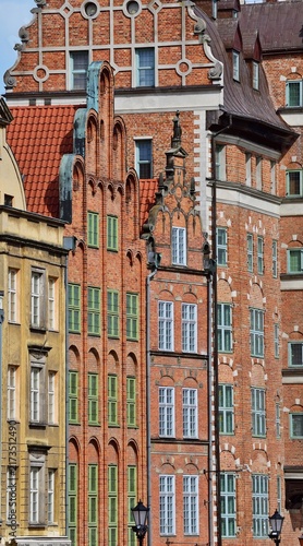 Bild auf Leinwand Typische Häuser in Gdansk, Polen, vertikal