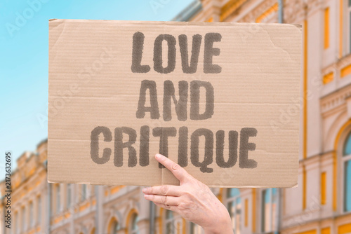 Cuadro en lienzo "Love and critique" True patriotism embraces honest reflection