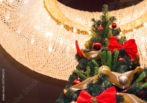 Canvastavla Tall christmas tree with luster