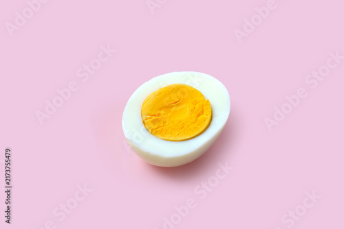 Foto Hard boiled egg halves as a high protein nutrient source