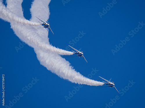 Cuadro en lienzo Three Blue Impulse Jets Converging with Crossed Smoke Trails