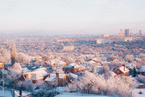 Foto Aerial View of Rostov-on-Don in Winter with Snow-Covered Rooftops and Frosty Cit
