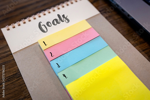 Canvastavla Close up of colorful numbered sticky notes under Goals notebook heading, plannin
