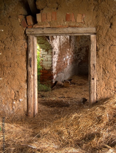 Obraz na plátně An old wooden door in a barn in Masuria, Poland