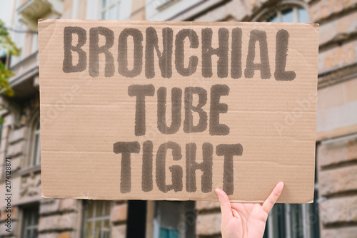 Foto "Bronchial tube tight" Cold air and running make breathing hard