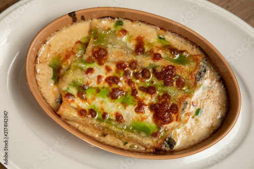 фотографія Gratin savoureux dans un restaurant du centre-ville