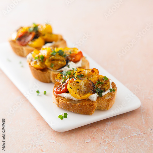 Crostini with tomatoes and cream cheese