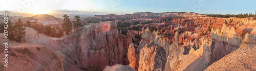 Obraz na płótnie Beautiful wide panoramic view of a canyon rock amphitheater with natural hoodoos