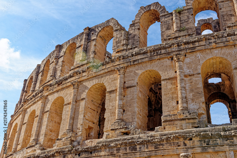 Obraz premium MultiTiered Arched Facade and Corinthian Pillars at El Jem Roman Amphitheatre