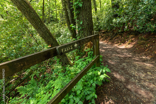 Fotografie Wooden Falls Trail Sign on Erwins View Trail at Linville Falls, North Carolina,