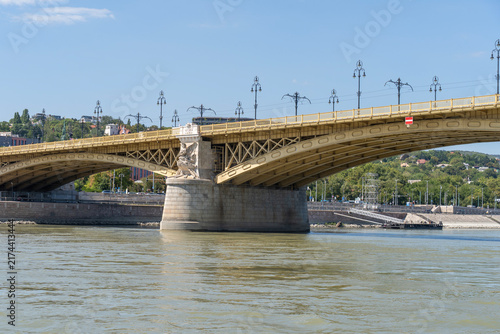 Foto Margaret bridge over Danube in Budapest