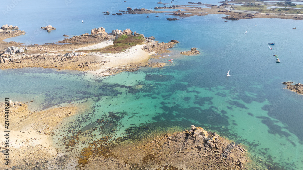 Obraz premium Magnifique vue aérienne sur les îles à Penvénan en Bretagne