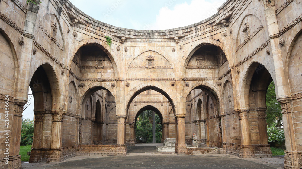 Fototapeta premium Beautiful Mughal Architecture of Pavagadh, Champaner, Gujarat, India.