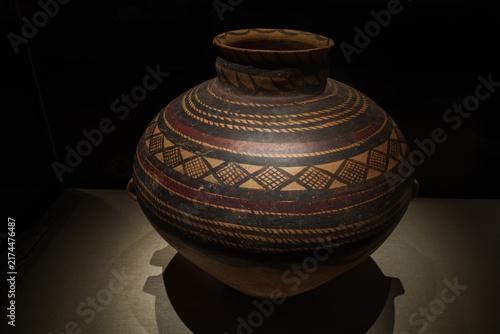 Obraz na plátne Ancient painted pottery jar with geometric diamond and zigzag ornament