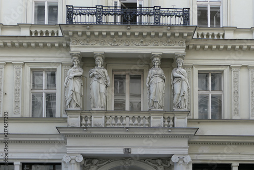 Принти на полотні Historic Vienna Facade with Four Caryatid Sculptures and Ornate Balcony