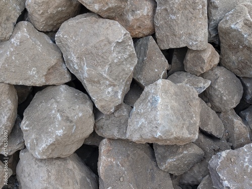 Cuadro en lienzo Natural stone pile featuring rough grey mineral pieces arranged together for hea