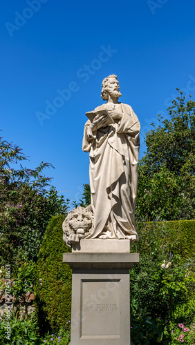 Фотография Saint Mark Statue with Lion Symbol in Garden, Reichenau Island