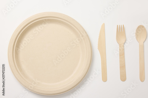 Foto Eco Friendly Disposable Plate with Wooden Cutlery