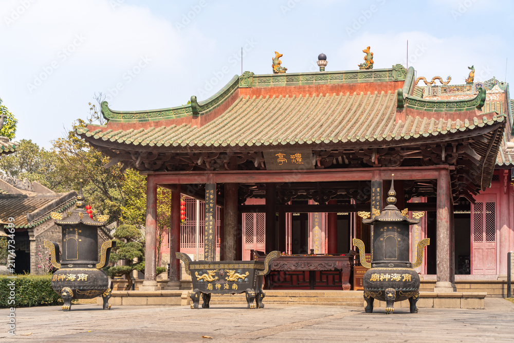 Fototapeta premium Traditional Chinese Temple Courtyard at Nanhai Temple, Guangzhou, China