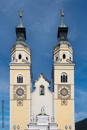 Duomo di Bressanone con le torri gemelle e la Torre Bianca, Alto Adige, Italia