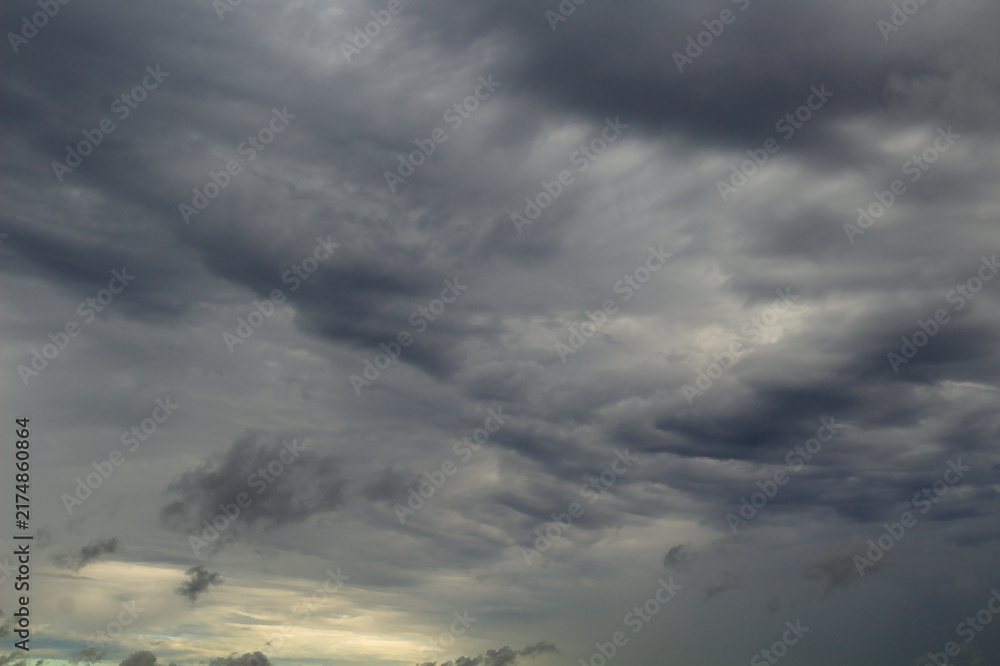 Obraz premium Dramatic Stormy Sky Background with Heavy Grey Overcast Clouds