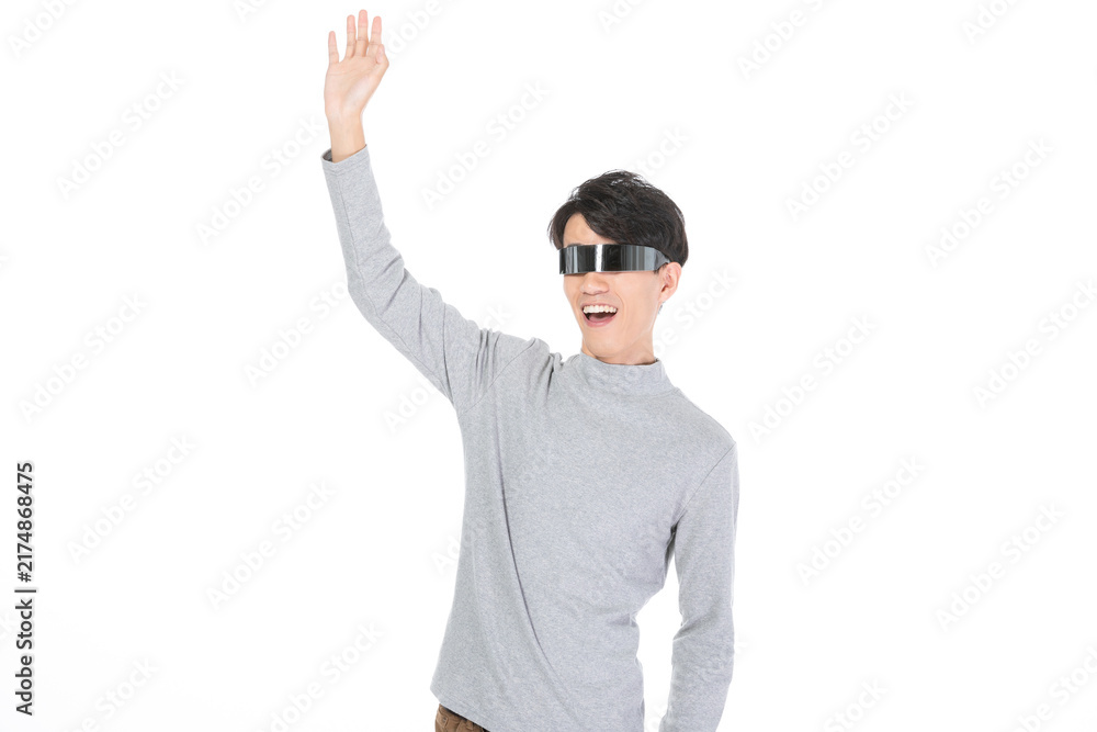 Naklejka premium Smiling young man wearing futuristic visor glasses and waving on white