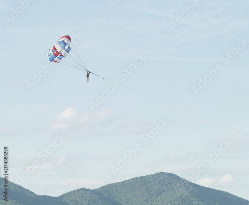 Quadro su tela Parasailing over the sea. Da Nang coast. Active leisure.