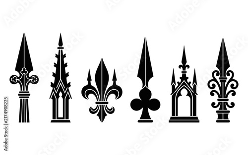 Foto A striking collection of ornate gothic inspired finials and decorative spearhead
