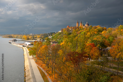Obraz na plátne Stunning panoramic view of Plock cathedral on Tumskie hill by Vistula river in autumn
