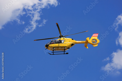 Ein Rettungshubschrauber in Österreich im Einsatz