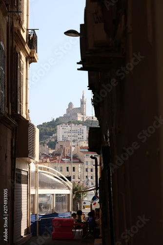 Marseille Basilique Notre-Dame de la Garde vue depuis le vieux-port