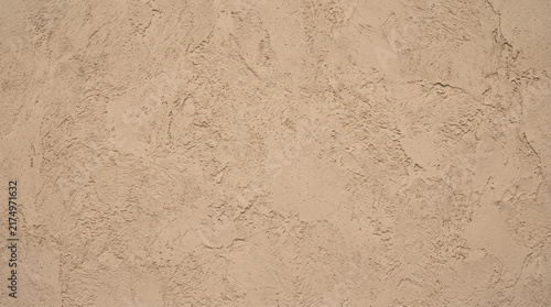 Fondo plano de estuco texturizado en beige mate con acabado tosco y rugoso