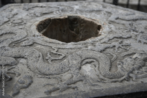 Cuadro en lienzo Ancient Dragon Carved Stone with Central Hole