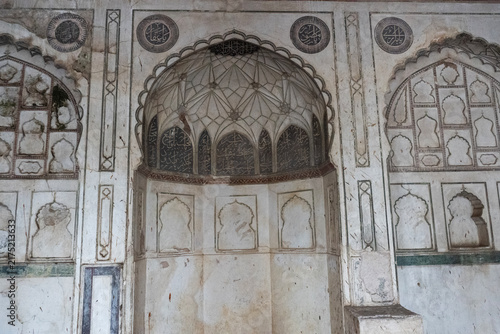 Quadro su tela Ancient Islamic architecture with ornate stone carvings, weathered marble mihrab