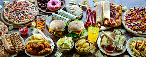 Foods enhancing the risk of cancer. Junk food