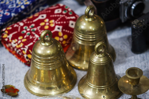 Obraz na płótnie Vintage brass hand bells displayed at antique market stall close up